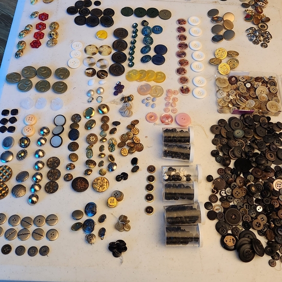 Vintage Button lot - Picture 2 of 2